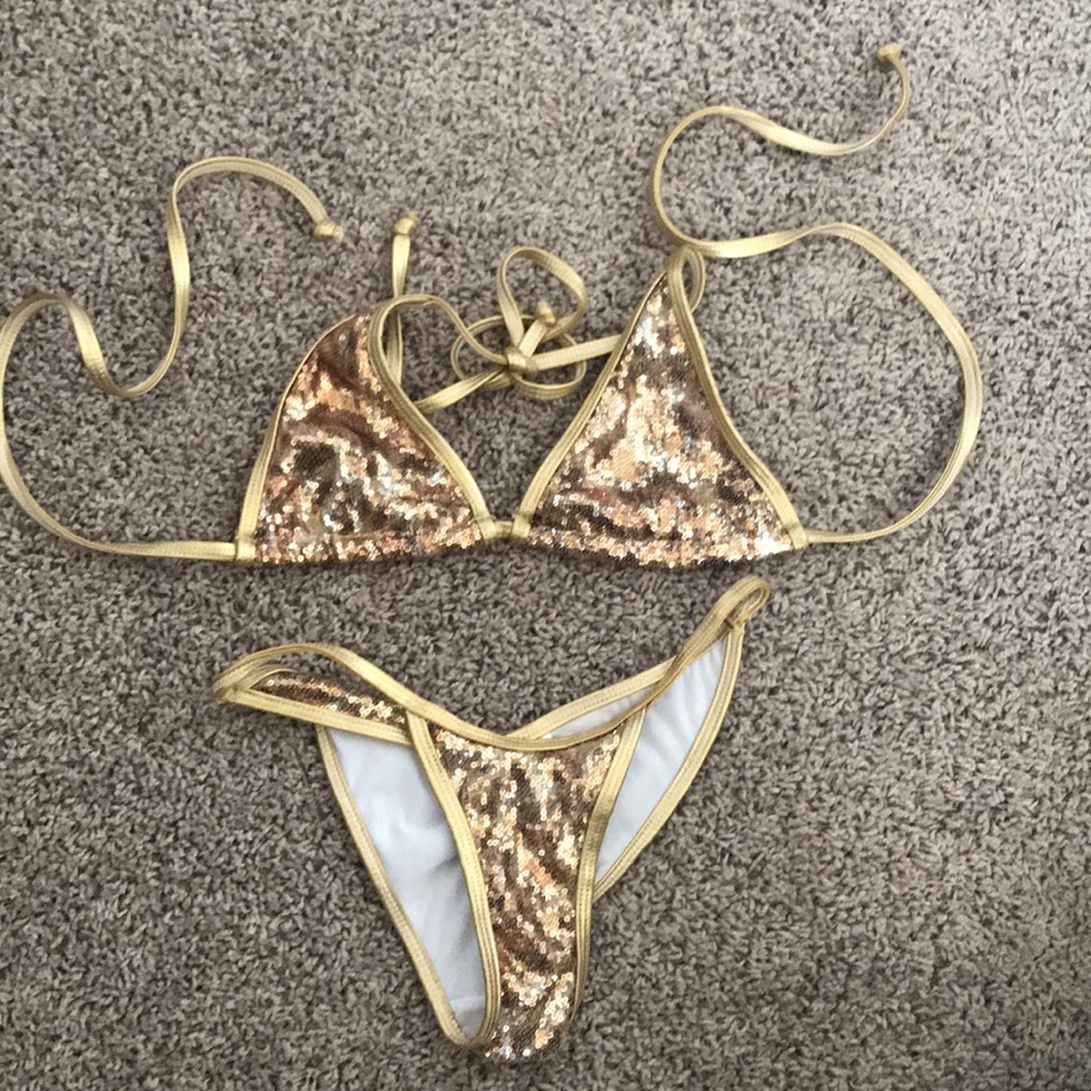 Gorgeous gold bikini size small sweet revenge
